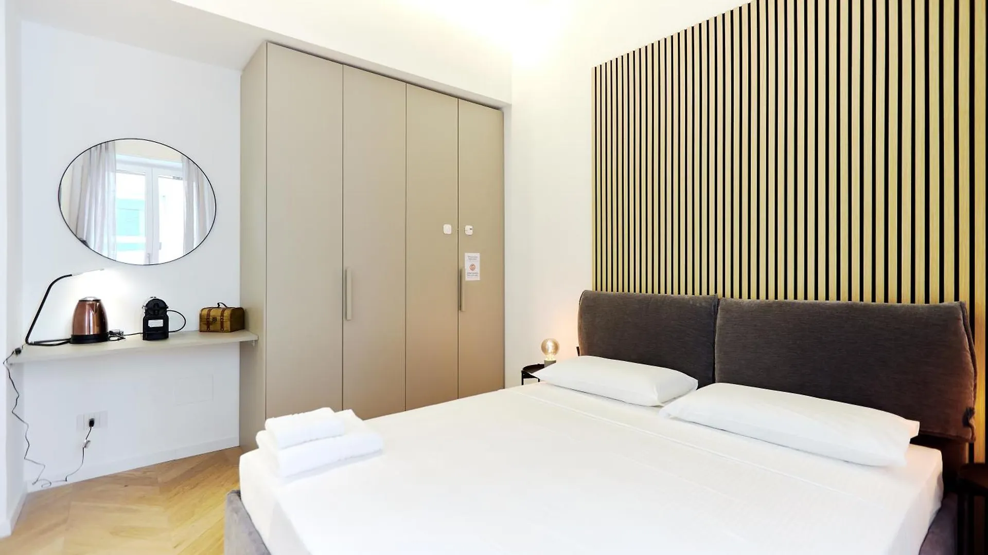 Apartment Duomo Imperial Suits - Modern And Comfortable Milan