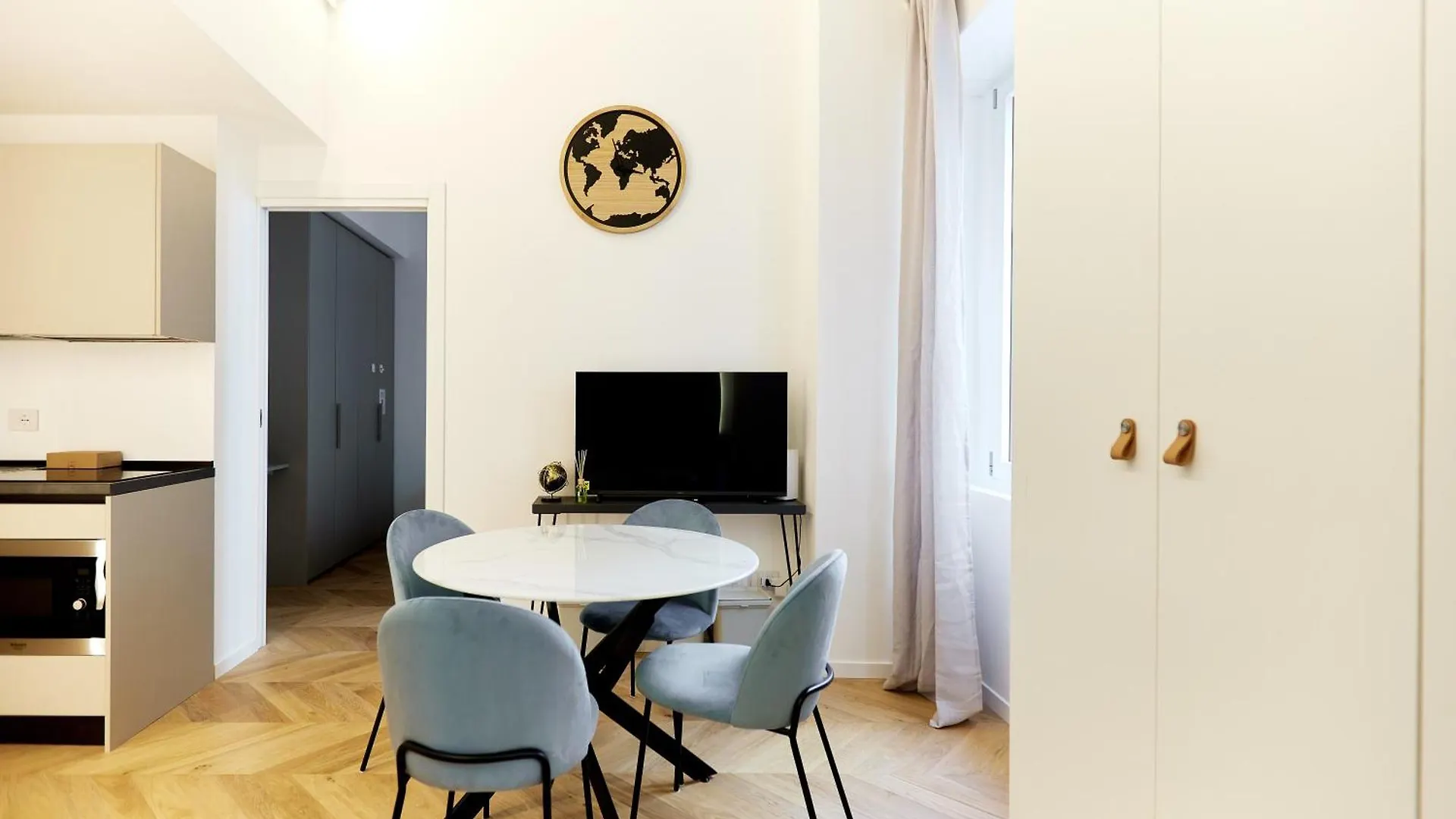 Apartment Duomo Imperial Suits - Modern And Comfortable Milan Italy
