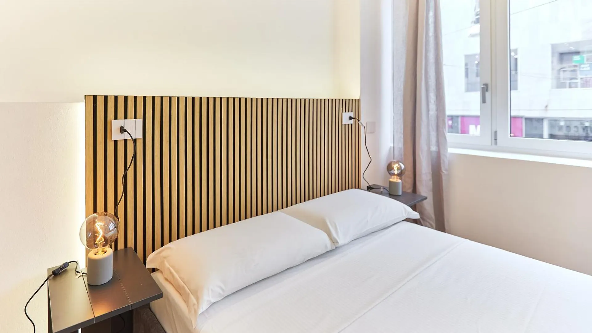 Duomo Imperial Suits - Modern And Comfortable Milan