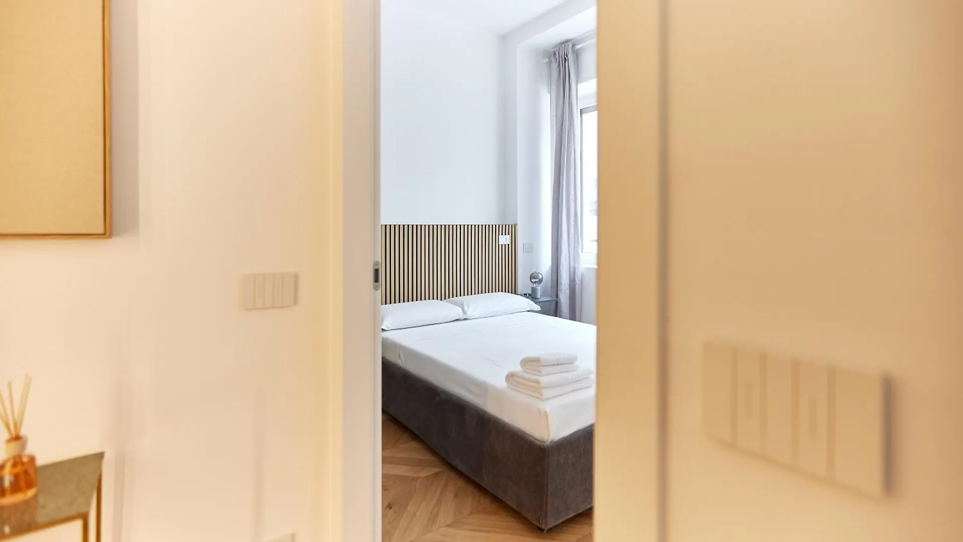 Duomo Imperial Suits - Modern And Comfortable Milan 0*,