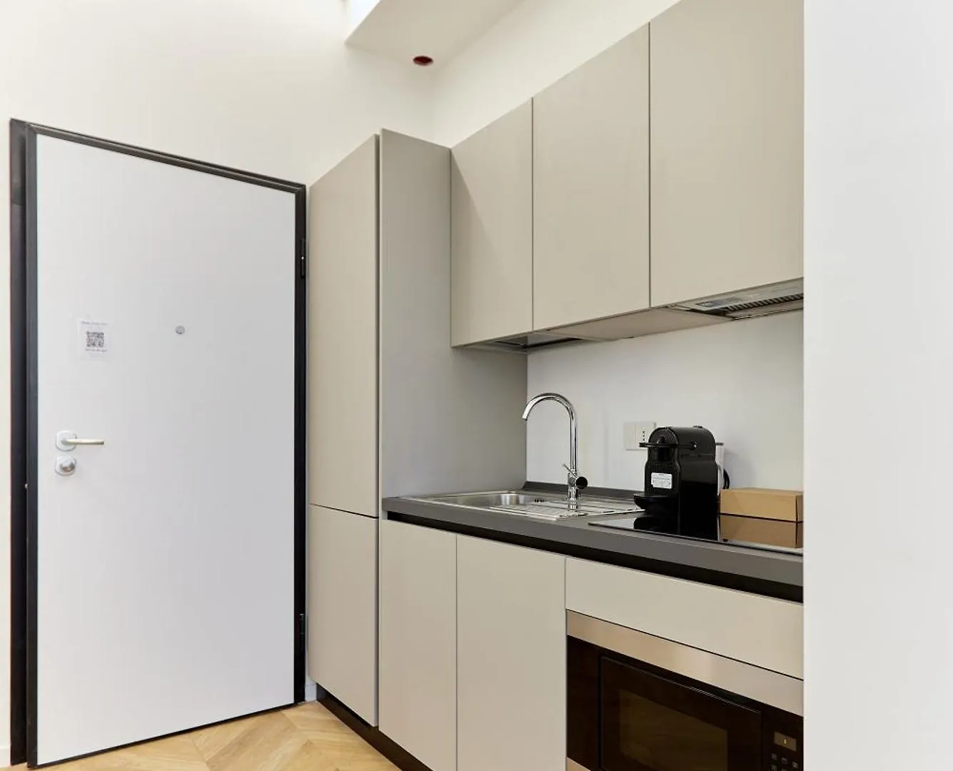 Duomo Imperial Suits - Modern And Comfortable Milan