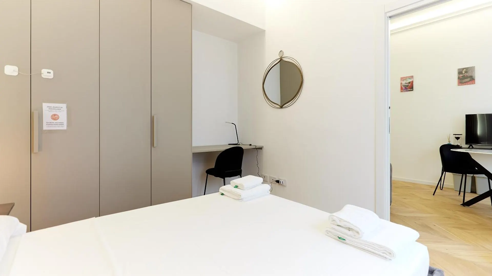 Duomo Imperial Suits - Modern And Comfortable Milan
